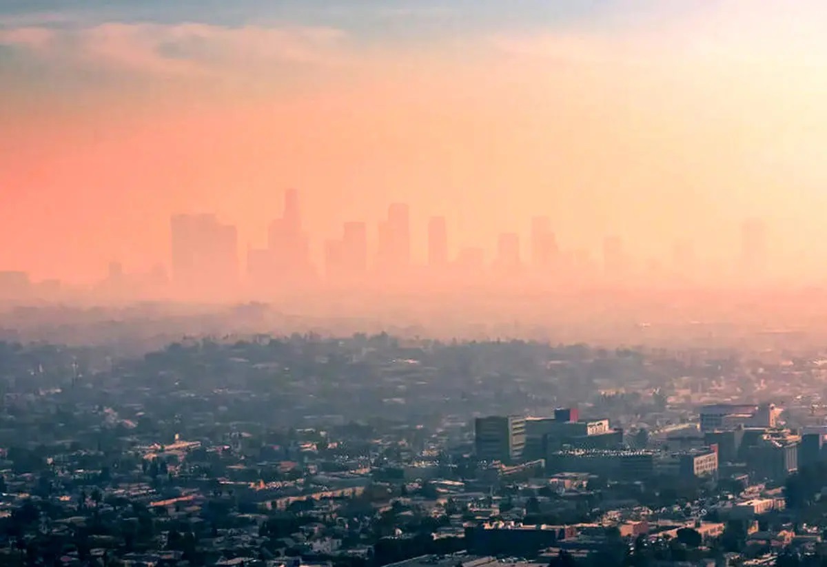 یک فوق‌تخصص ریه: قرار گرفتن مکرر در معرض هوای آلوده می‌تواند به کاهش عملکرد ریه منجر شود / آلودگی هوا می‌تواند در افراد سالم نیز مشکلات تنفسی ایجاد کند؛ این خطر برای سالمندان و بیماران قلبی چندین برابر بیشتر است