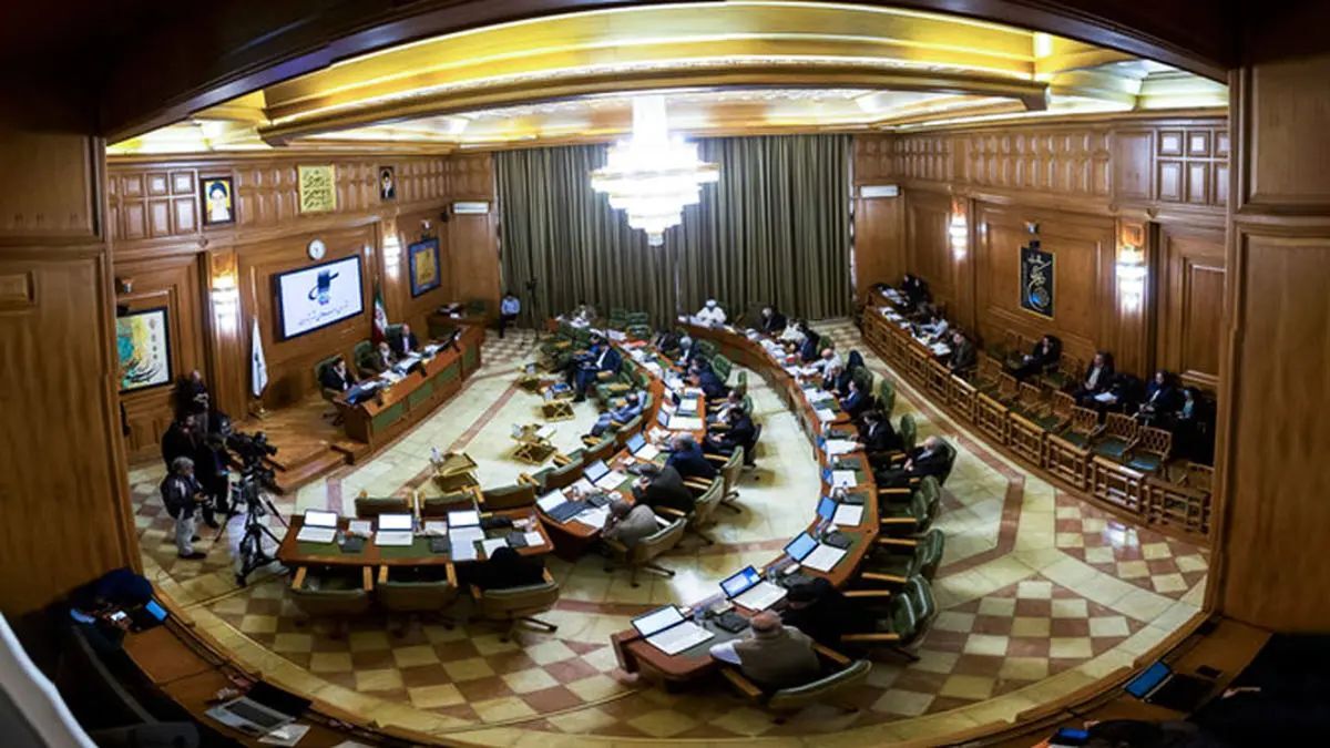 تنش و درگیری لفظی در صحن شورای شهر تهران در پی تذکر اقراریان به شهرداری