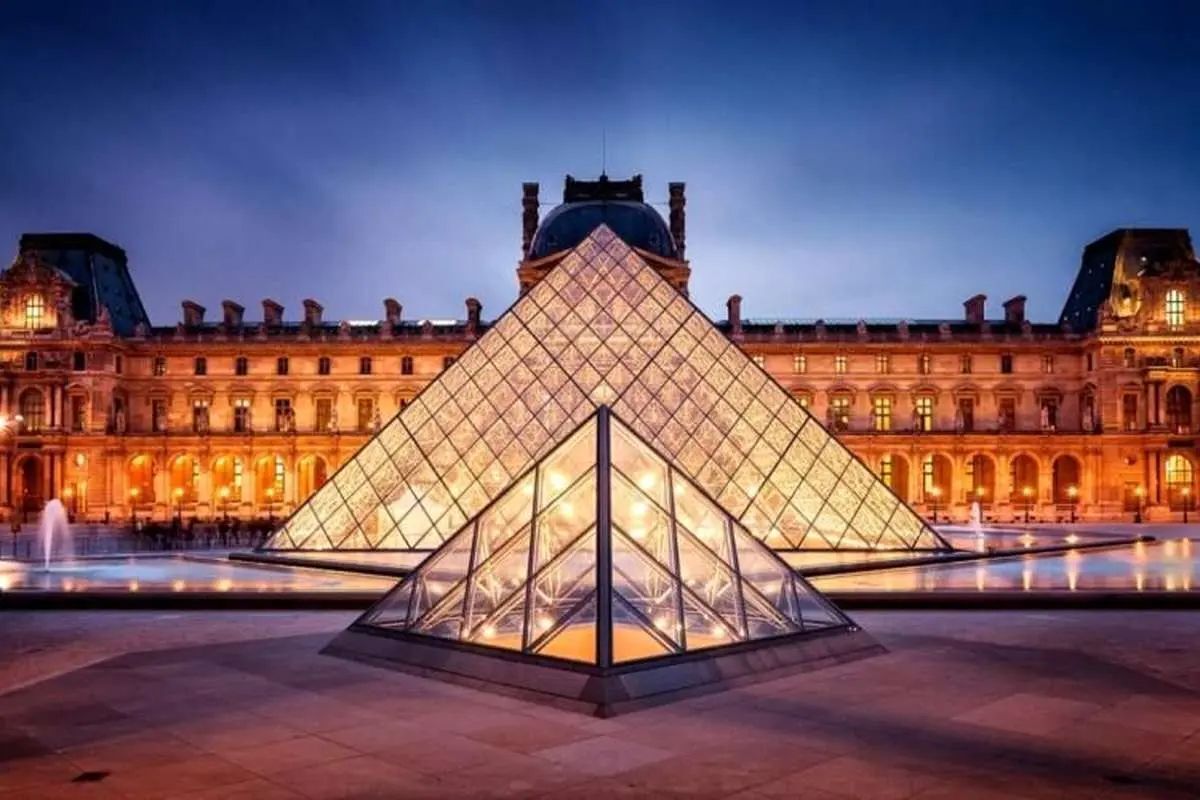 دزدان جواهرات لوور تنها ۳۰ ثانیه قبل از رسیدن پلیس گریختند