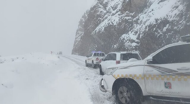 برف و لغزندگی در برخی جاده‌ها؛ محدودیت‌های ترافیکی ۲۱ آذر اعلام شد