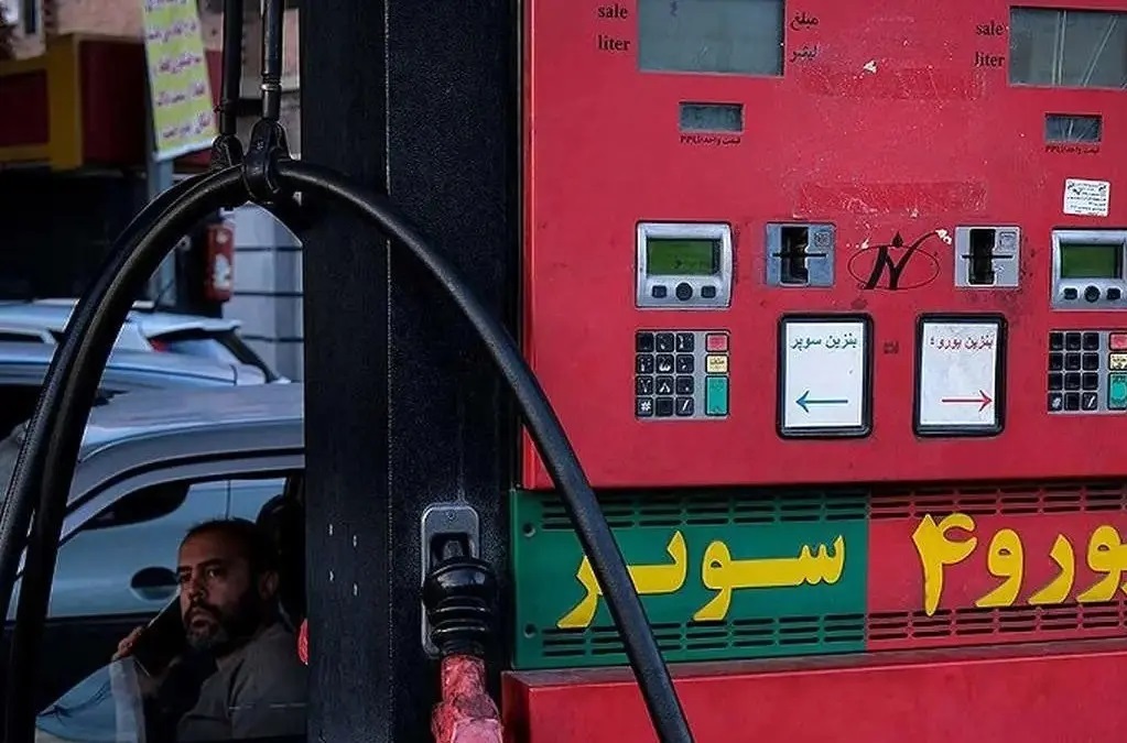 سخنگوی صنف جایگاه‌داران: امیدواریم در روزهای آینده تحویل نهایی بنزین سوپر به جایگاه را شاهد باشیم / ۹۰ درصد اقداماتی که باید انجام می‌شد، انجام شده