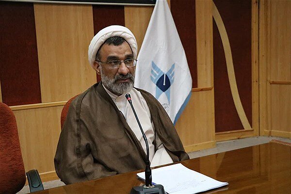 دبیر شورای عالی انقلاب فرهنگی: تحقیقات اخیر نشان می‌دهد که اکثریت بانوان جامعه با برهنگی مخالف هستند و با حجاب موافق‌اند / برخی ممکن است خواستار کاهش الزام‌ها باشند یا معتقد باشند نهاد‌های امنیتی نباید ورود کنند