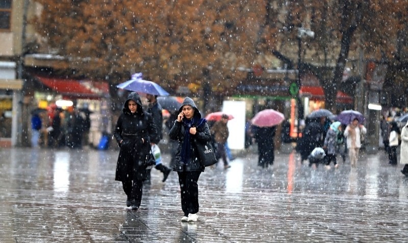 وضعیت آب و هوا، امروز ۲۶ آذر ۱۴۰۴؛ بارش برف و باران در اکثر مناطق کشور / دمای تهران بین ۵ تا ۹ درجه