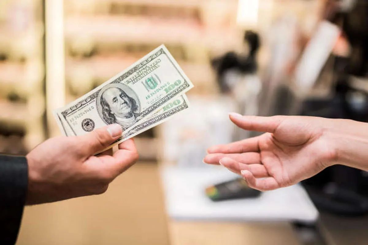 لاهوتی، نماینده مجلس: بر اساس بودجه ۱۴۰۵، ارز ترجیحی در قالب کالابرگ و به صورت مستقیم در اختیار مردم قرار گیرد/ در این چارچوب، ۱۰ قلم کالای اساسی مشخص می‌شود که در تأمین آن‌ها مشکلی برای مردم پیش نیاید