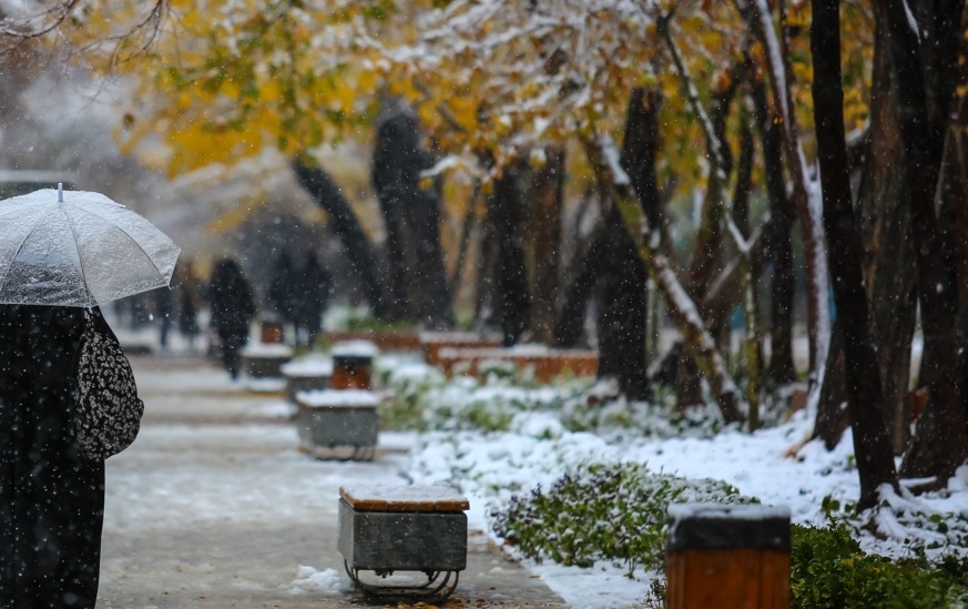 وضعیت آب و هوا، امروز ۳ دی ۱۴۰۴؛ برف و باران در برخی مناطق غرب کشور/ کاهش آلودگی هوا از بعدازظهر