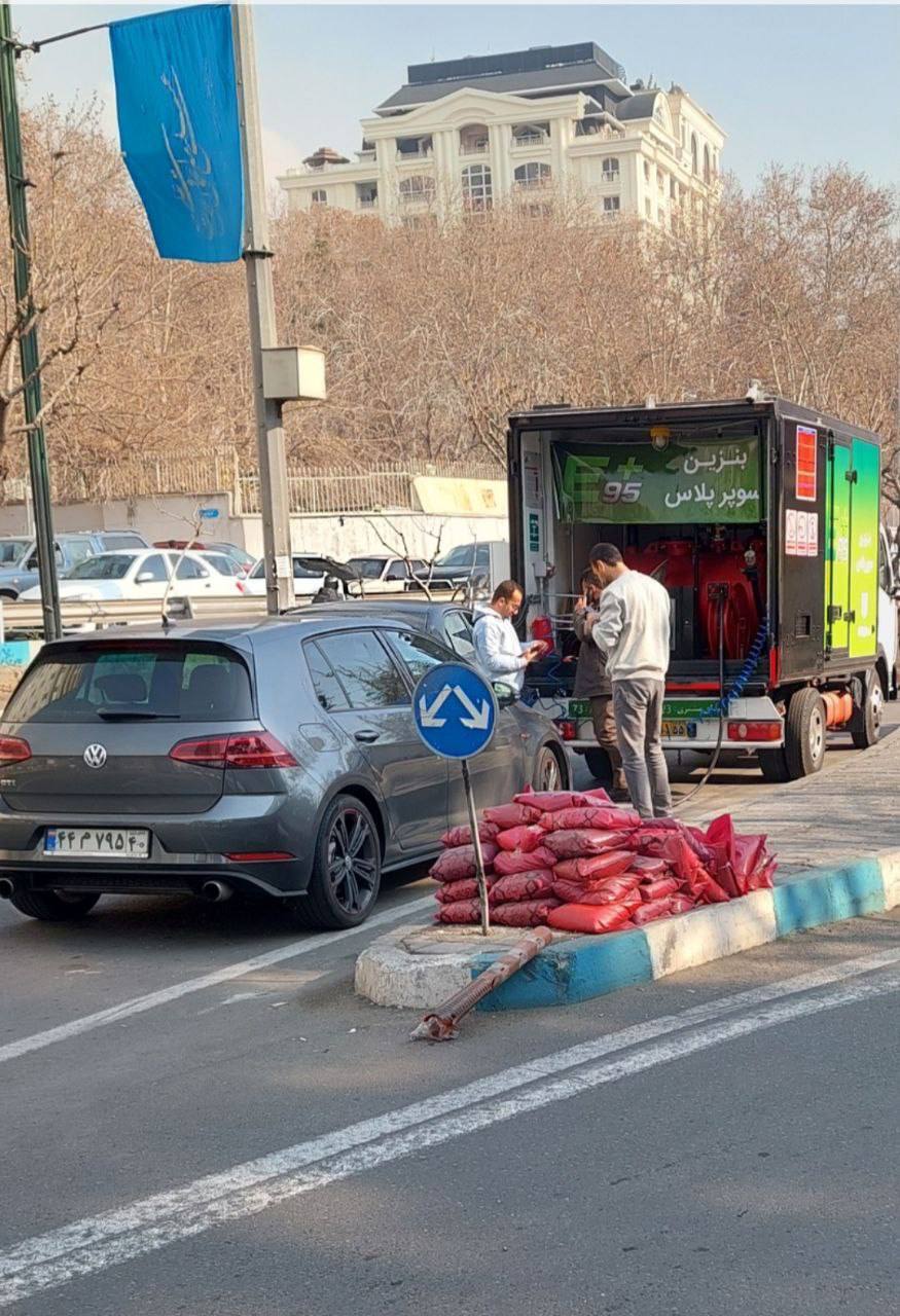 اولین تصویر از فروش بنزین سوپر وارداتی در خیابان‌های تهران