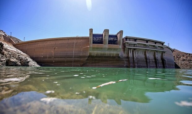 ذخیره سد زاینده‌رود به ۸ درصد رسید؛ اثر بارش‌ها تا بهمن‌ مشخص می‌شود