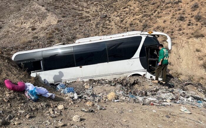 واژگونی اتوبوس در محور هراز / حادثه بدون فوتی اما با مصدومیت ۱۰ نفر گزارش شد